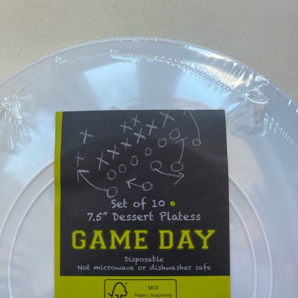 Set of 10 Festive Green Dessert/Appetizer Plates with Football Bows - Picture 2 of 2